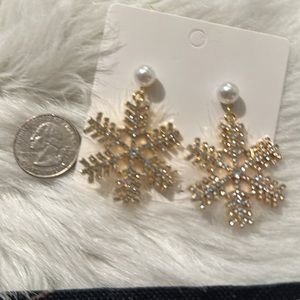 Stunning Rhinestpne Snowflake Earrings